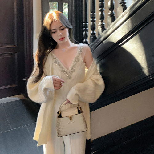 镶钻兔绒毛衣两件套开衫v领