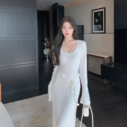 ByYou冬季新款气质U领白色羊毛针织连衣裙长款修身内搭包臀毛衣裙