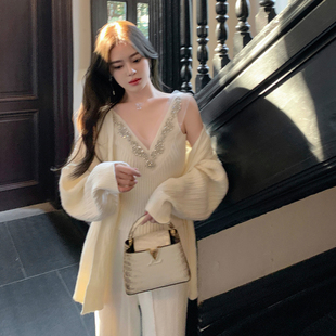 ByYou软糯兔绒加厚毛衣开衫外套套装女镶钻v领针织吊带背心两件套