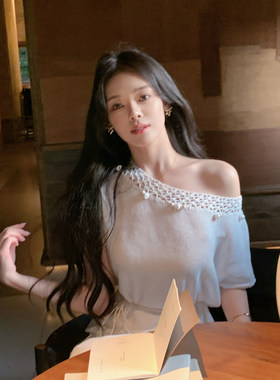 ByYou 夏季新款白色蝙蝠袖斜肩镂空针织衫女薄款收腰显瘦露肩上衣