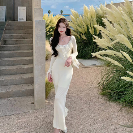 ByYou 秋冬新款温柔风蕾丝一字肩白色连衣裙喇叭袖侧开叉包臀长裙