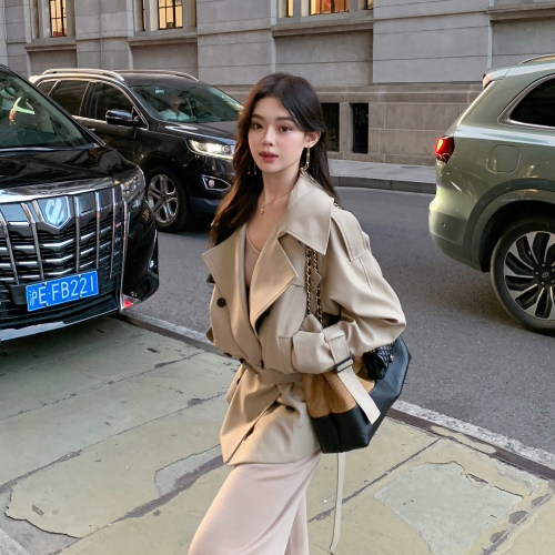 ByYou 新款高级感翻领卡其色短款风衣外套女秋双排扣收腰休闲大衣