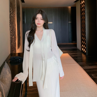 ByYou冬季白色v领天丝针织衬衫套装女高腰直筒百褶半身长裙两件套