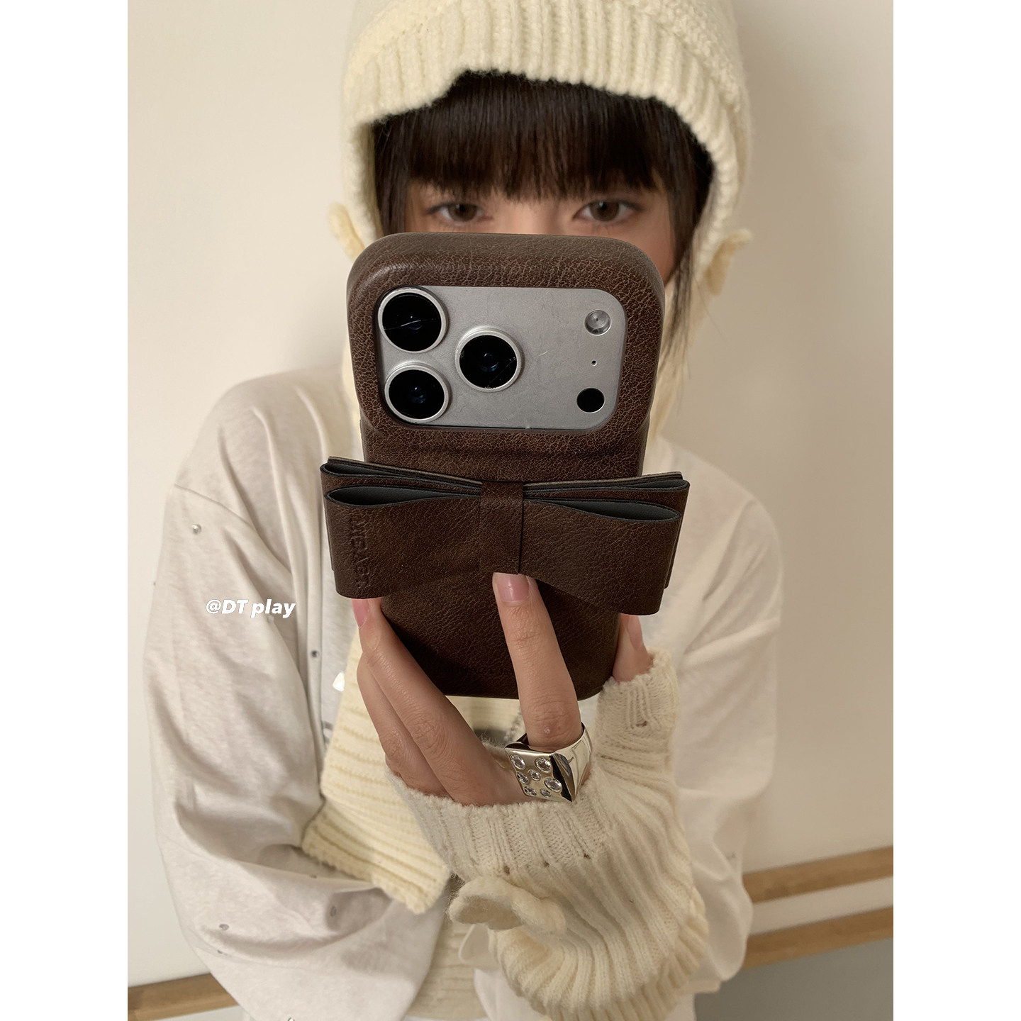 DT play 疯马纹高级皮质蝴蝶结支架韩国ins博主小众设计适用于iphone17promax/16/15苹果14/13手机壳保护套,3C数码配件,手机保护套/壳,淘宝优惠券,粉丝福利购,淘宝优惠卷