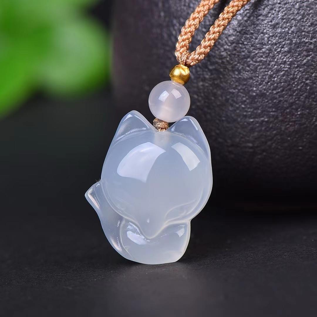 天然巴西冰种白玉髓小狐狸吊坠