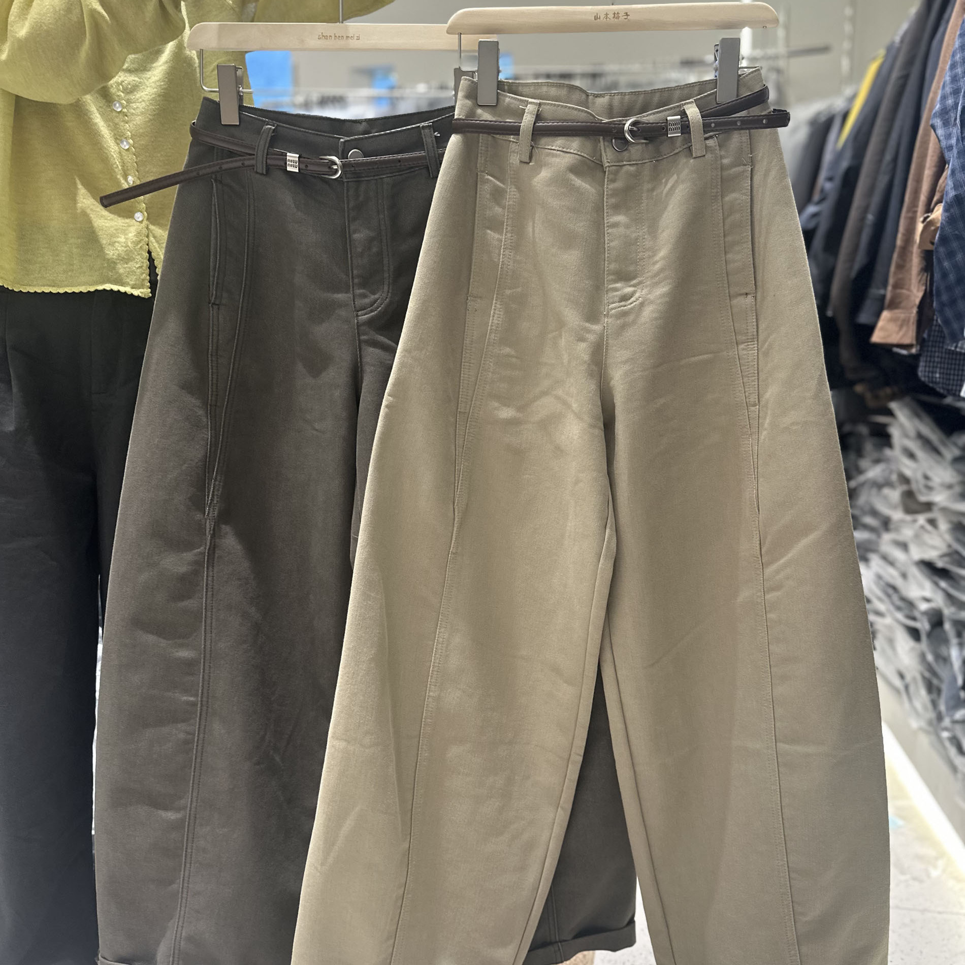 欧洲站2025秋季新款欧货休闲宽松版双口袋卡其色拼接卷边弯刀裤女