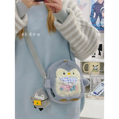 可爱丑萌卡通企鹅毛绒斜挎包毛茸茸玩偶手机小包包女学生透明痛包
