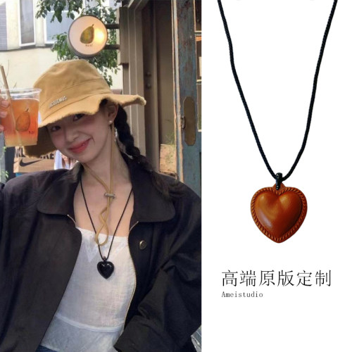 fever同款彩色皮质爱心系绳项链