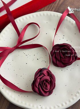 圣诞新品酒红项链锁骨链约会氛围感搭配酒会绑带玫瑰花颈带锁骨链