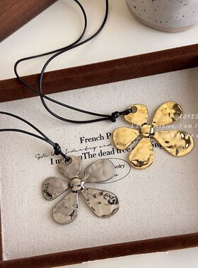 简约几何金属不对称银色花朵项链女蜡绳褶皱花瓣吊坠毛衣链配饰