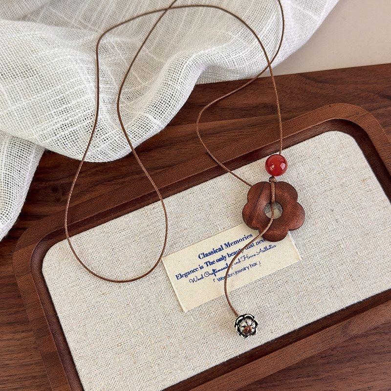 新中式木头花朵串珠吊坠项链女复古民族风长款毛衣链日常百搭配饰