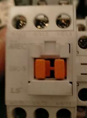 议价LS接触器共八只价30一只LSGMC一100一只适用