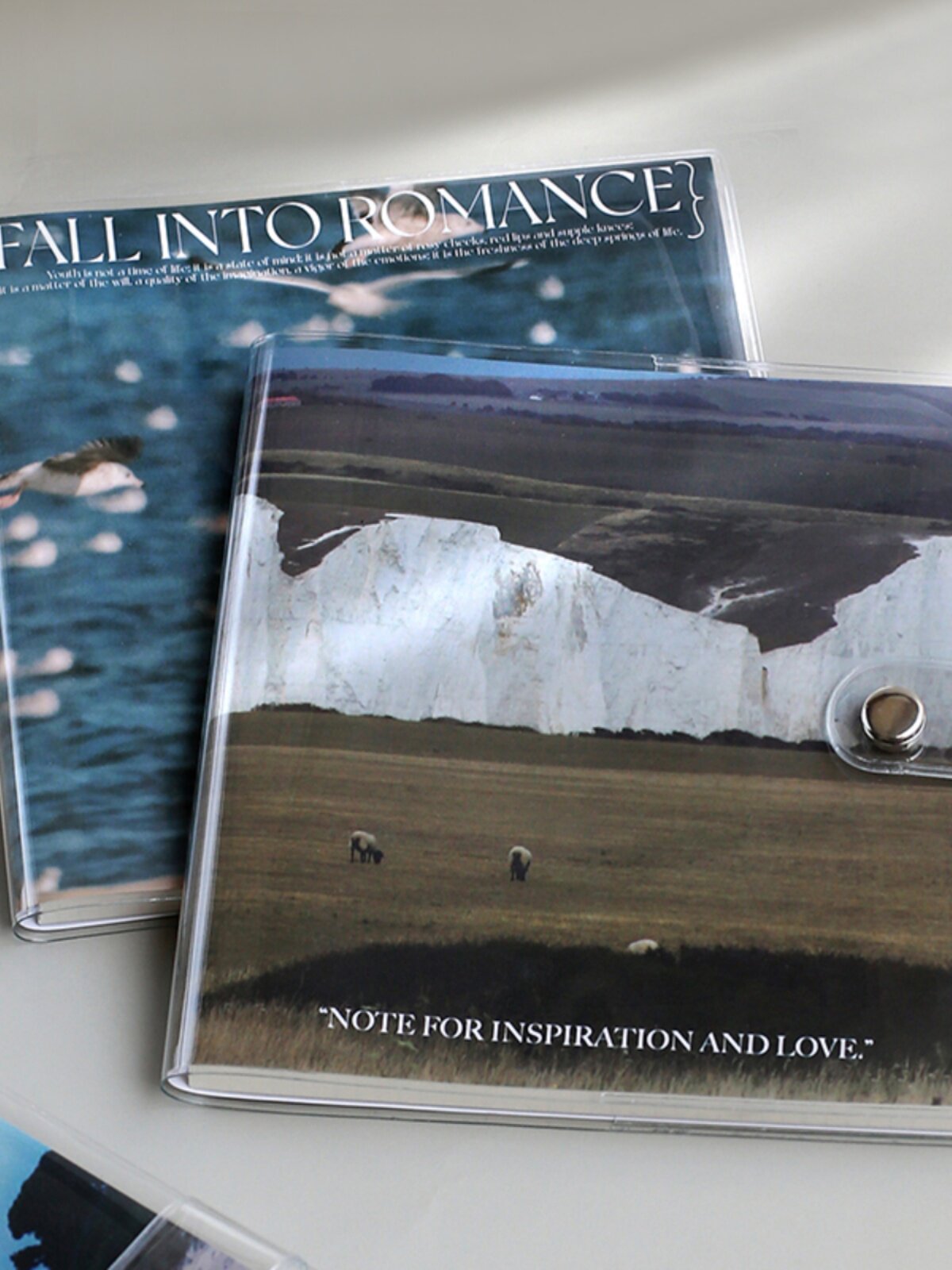 모든 것이 퍼즐처럼 조용합니다. 소녀들을 위한 간단한 기능 메모장입니다