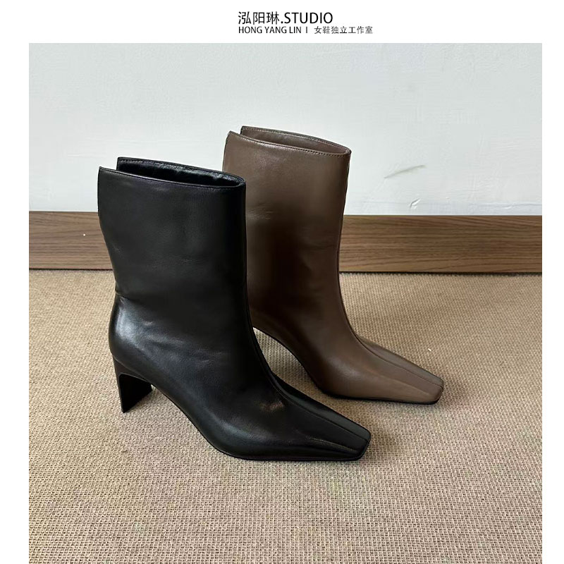 方头高跟短靴女2025新款棕色