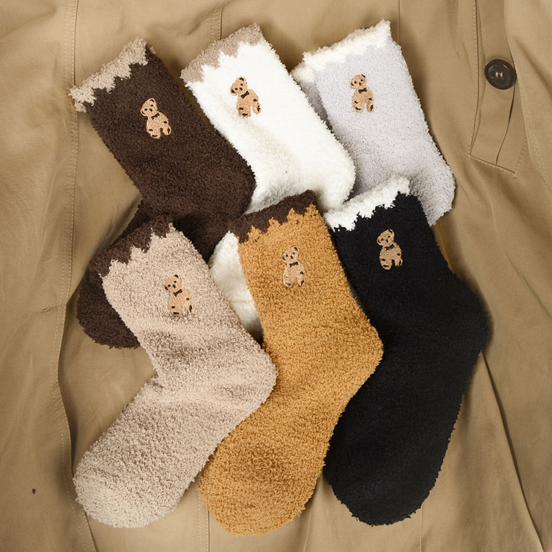 珊瑚绒袜子女中筒加厚