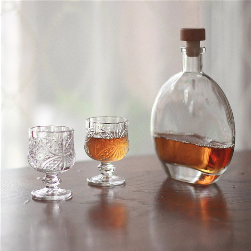 复古刻花清酒杯玻璃小酒樽中古酒杯侘寂杯子高脚小酒杯