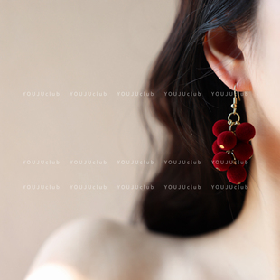 YOUJUclub-酒红色葡萄~复古植绒小众气质夸张秋冬耳环蚊香盘耳夹