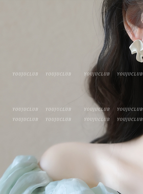 YOUJUclub-复古奶油白~法式慵懒时尚小众极简白色耳钉蚊香盘耳夹