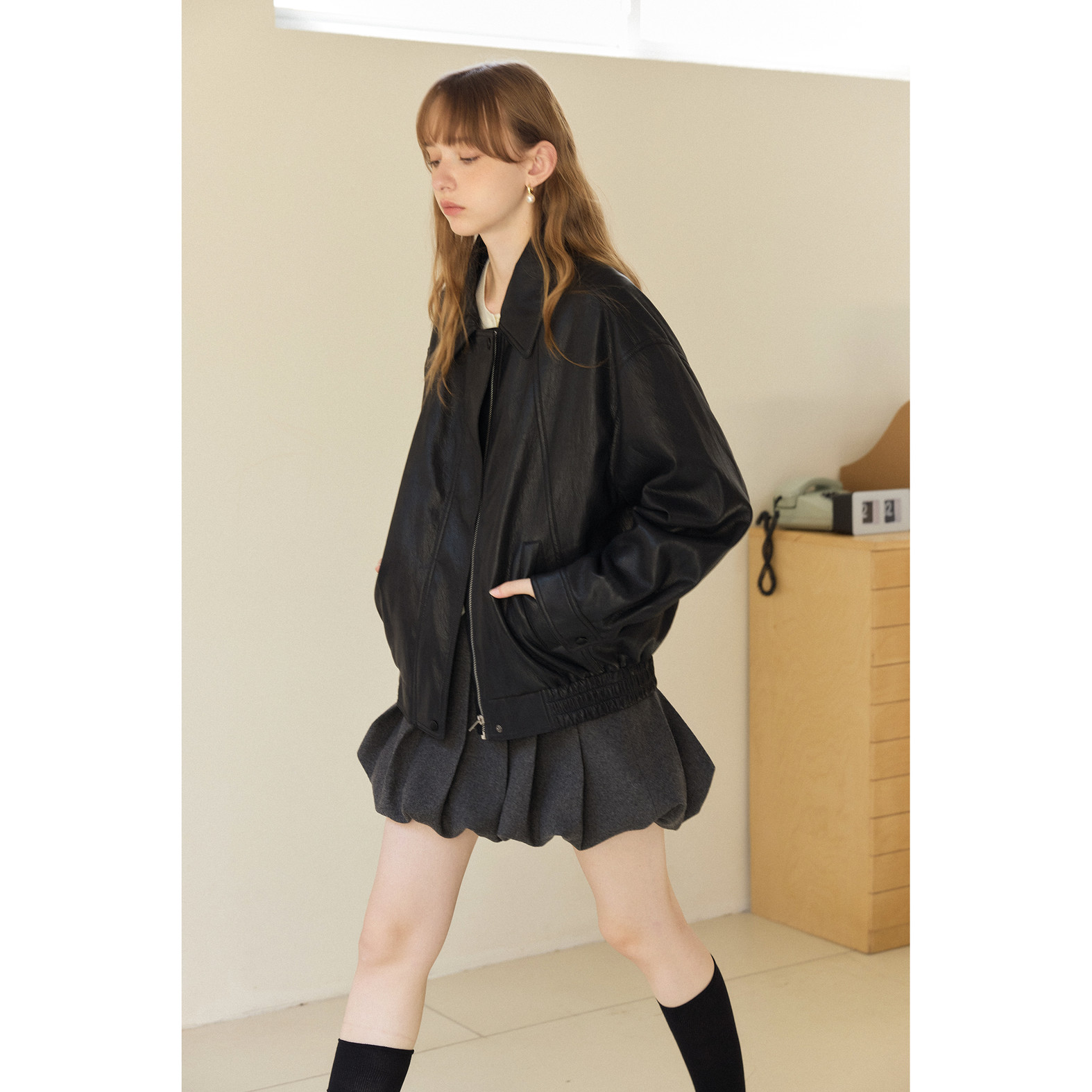 时髦法式翻领宽松PU皮衣女