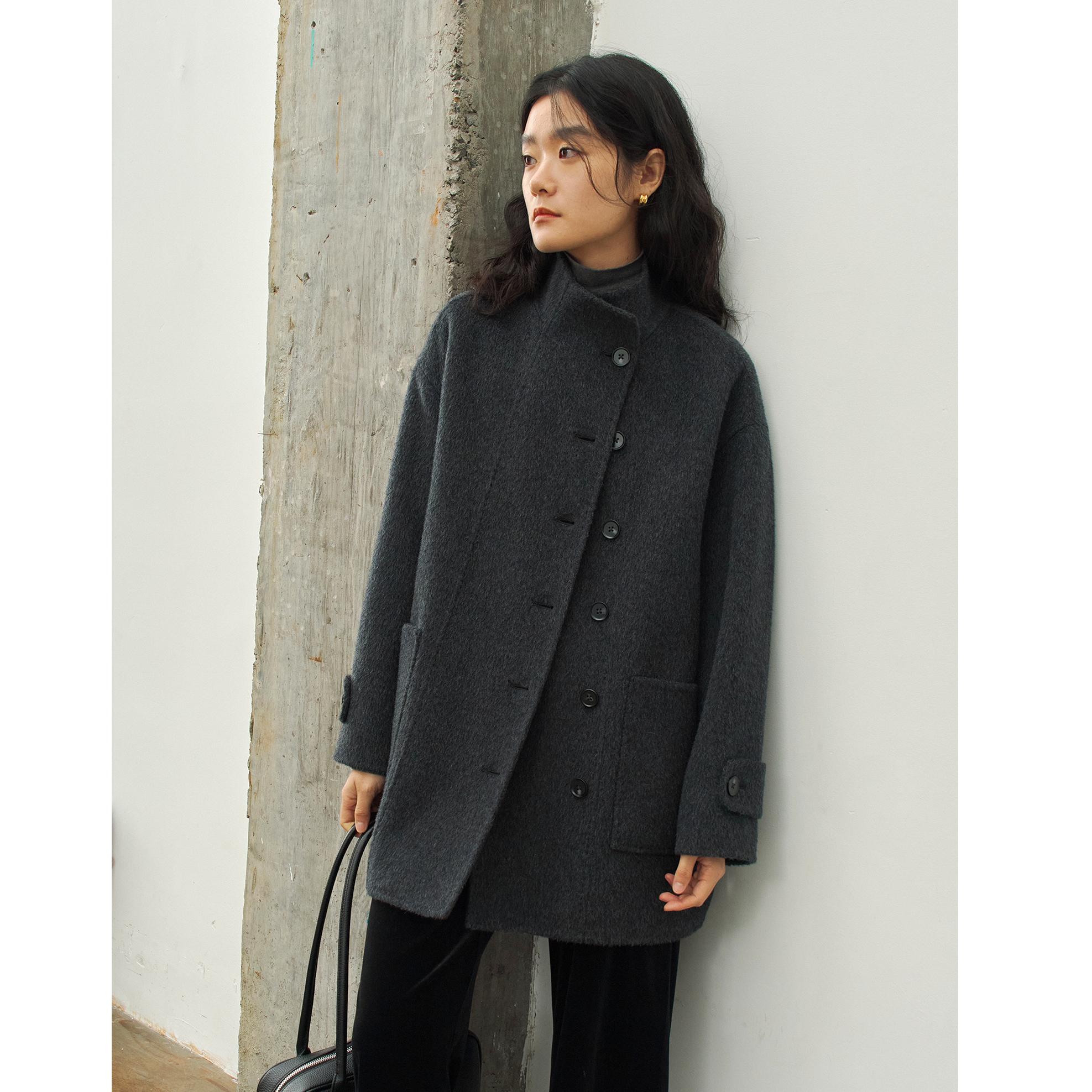 深黑灰色立领短款羊毛大衣