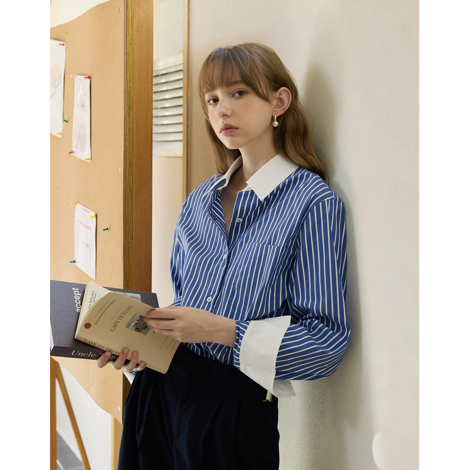 蓝白条纹翻领设计感正肩长袖宽松衬衫女秋款通勤百搭衬衣休闲上衣