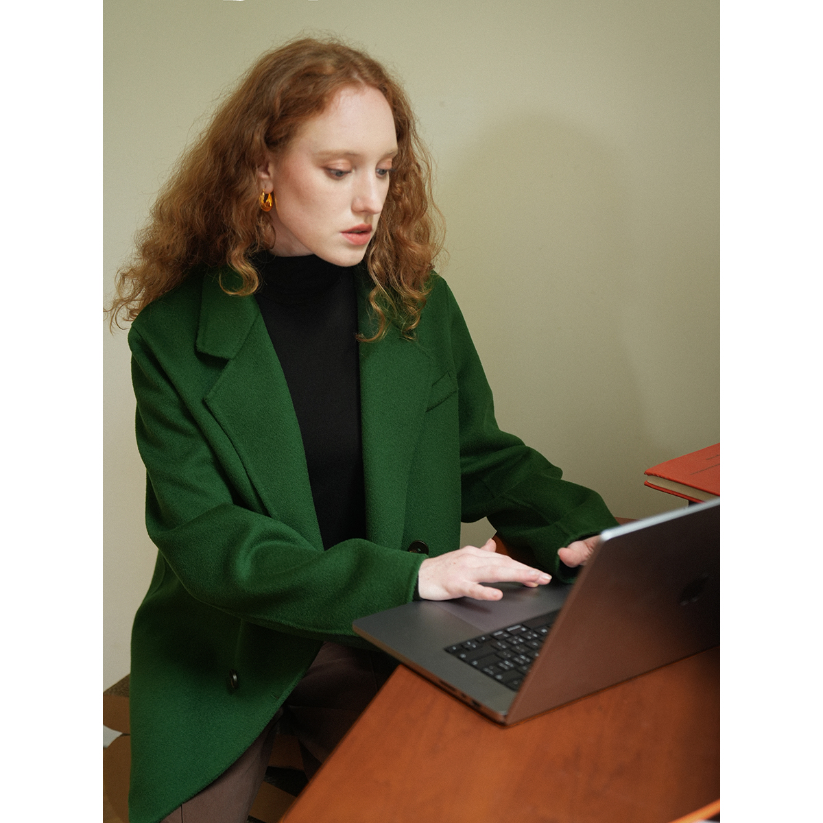 徐莫西复古纯羊毛短款双面呢大衣