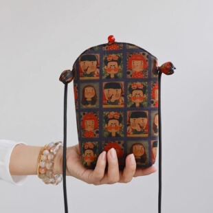 （新到色）超轻 适用百搭 手工制作 真丝香云纱  单肩手机包 小包