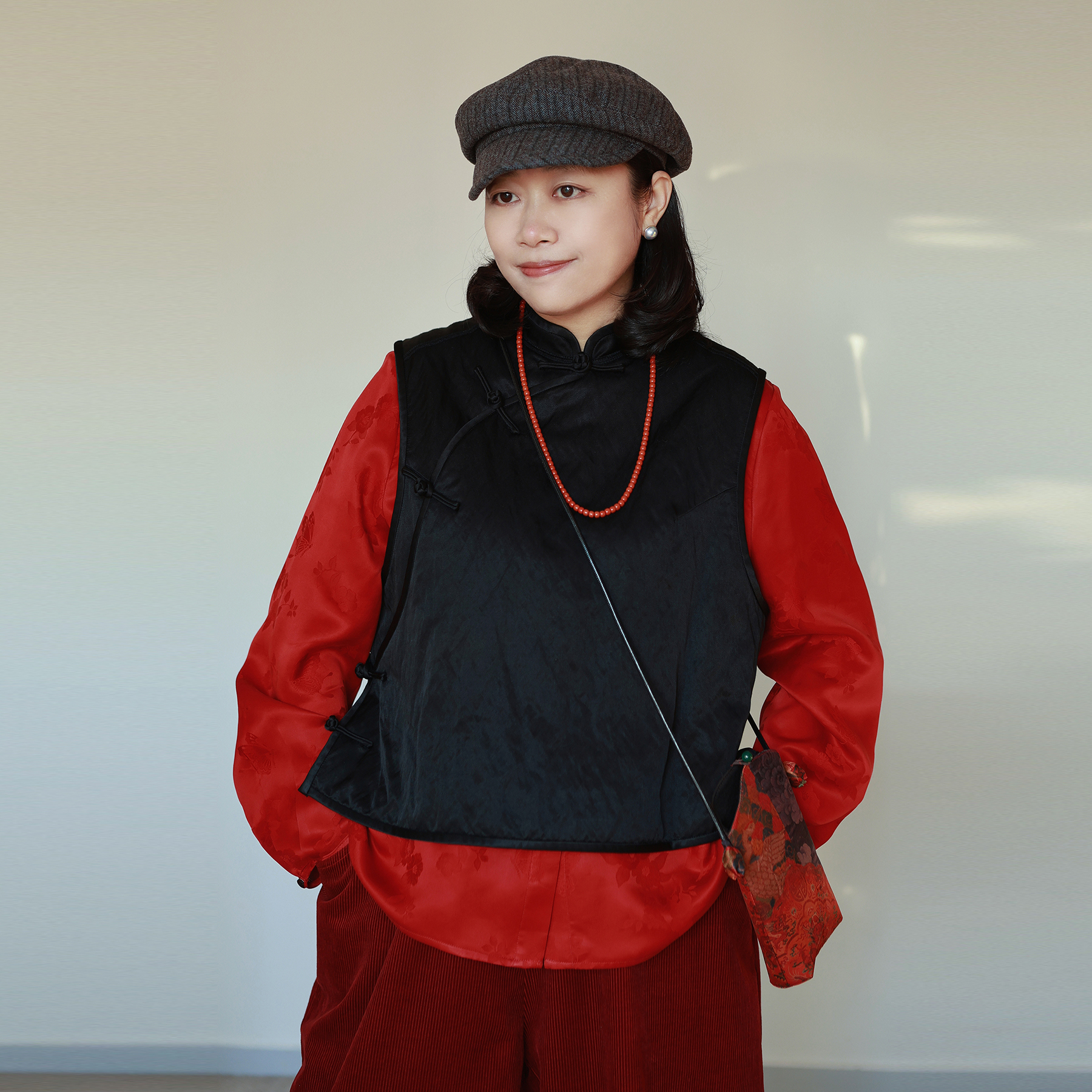 欧洲定制面料 撞红花里衬 简约百搭琵琶襟 黑色中式马甲