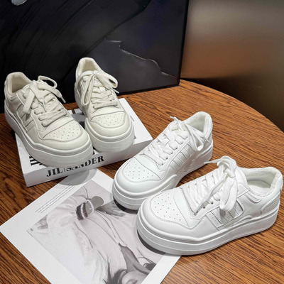 芭幕秀2025秋冬新款休闲板鞋女百搭厚底时尚系带显小加绒小白棉鞋