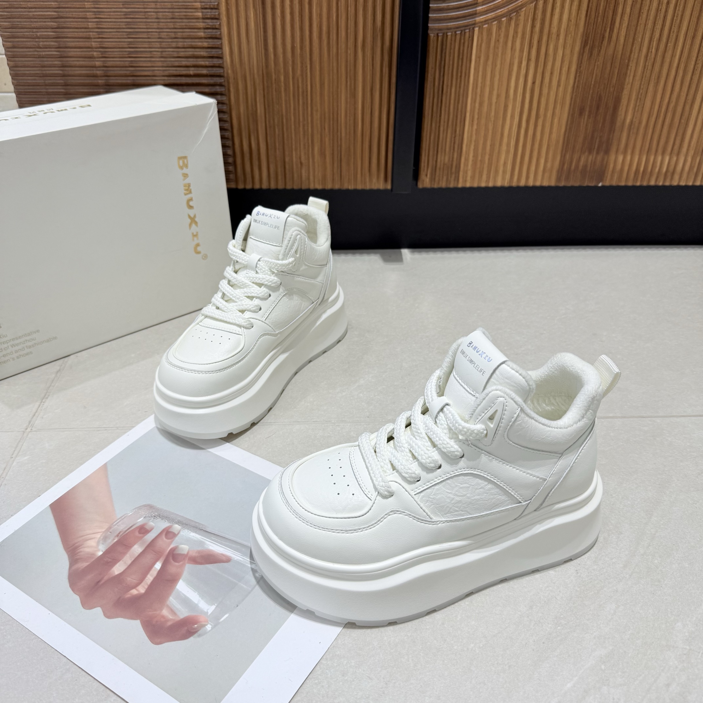 芭慕秀2025新款厚底高帮超火小白鞋女百搭爆款休闲运动板鞋潮棉鞋