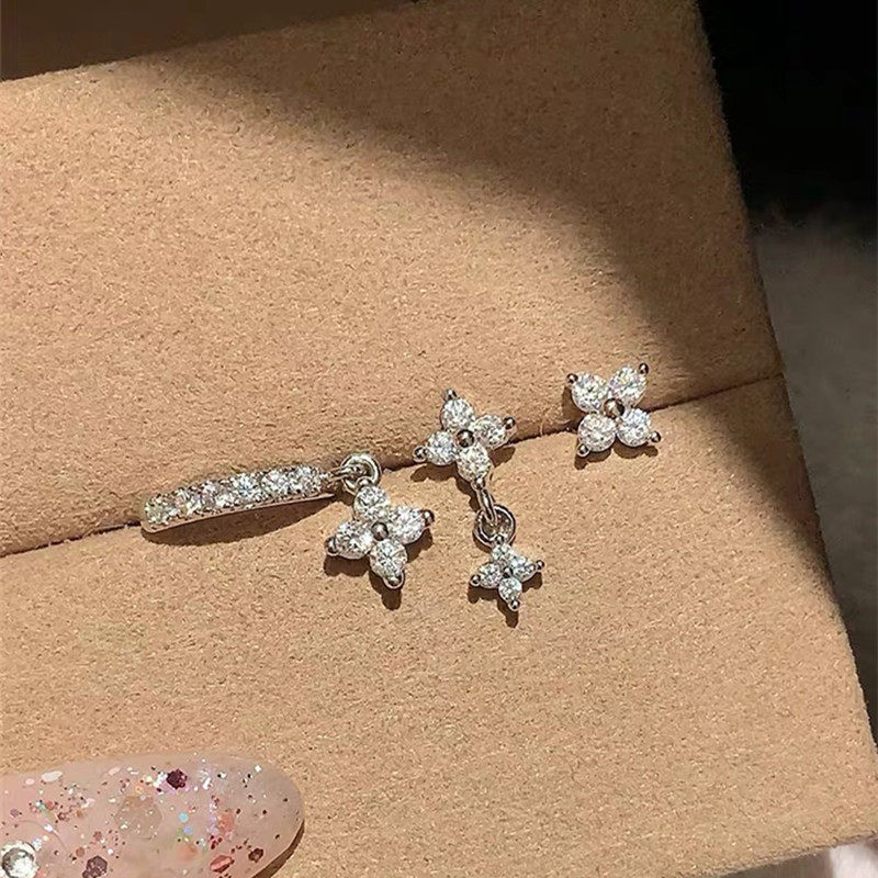 爆闪甜美闪钻四叶花钛钢耳钉女绝美经典时尚高级感耳骨钉耳饰批发