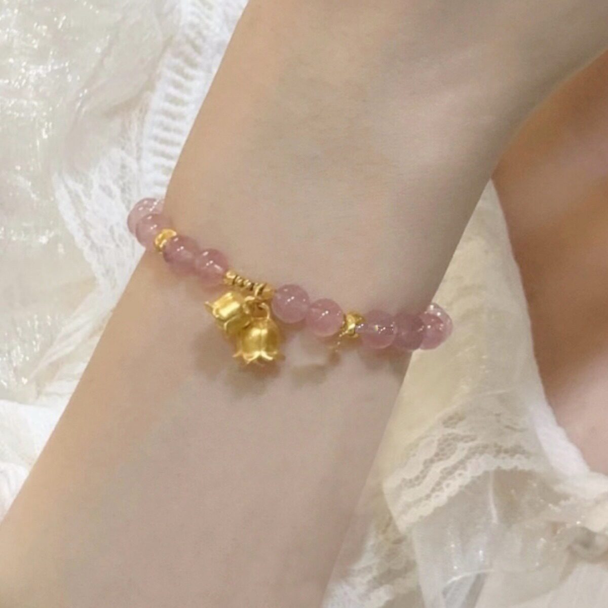 铃兰花草莓晶手链女款小众设计仿和田玉手串转运珠情人节生日礼物