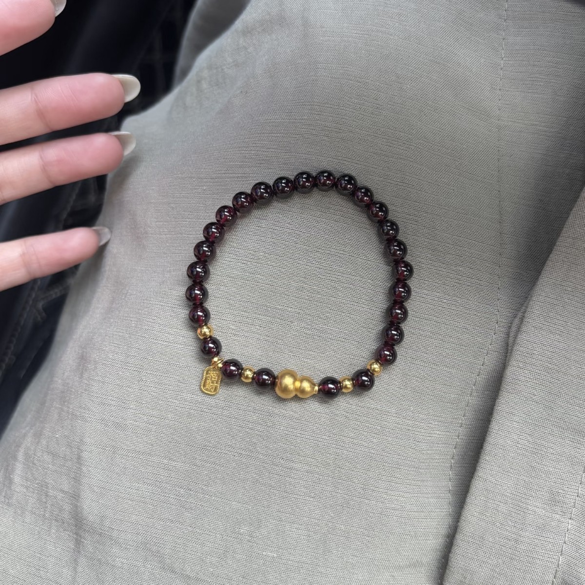 新款葫芦石榴红手链女ins轻奢小众设计本命年转运珠单圈招财手链