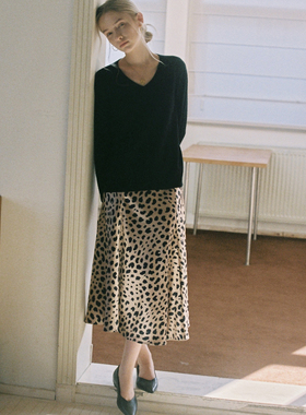 Into Fiction 猎豹女孩松紧腰豹纹仿醋酸缎光泽感长款显瘦半身裙