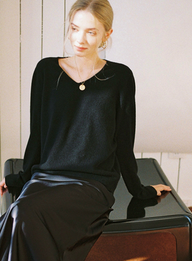 Into Fiction V领黑色羊绒衫岛精无缝一体羊毛针织衫无缝打底毛衣