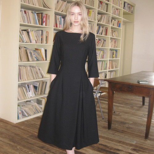 可机洗羊毛一字领修身大摆连衣裙