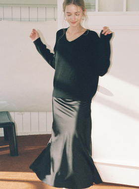 Into Fiction法式45度斜裁黑色醋酸缎面百搭通勤开衩长裙半身裙