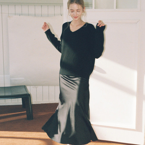 法式斜裁黑色醋酸缎长裙半身裙