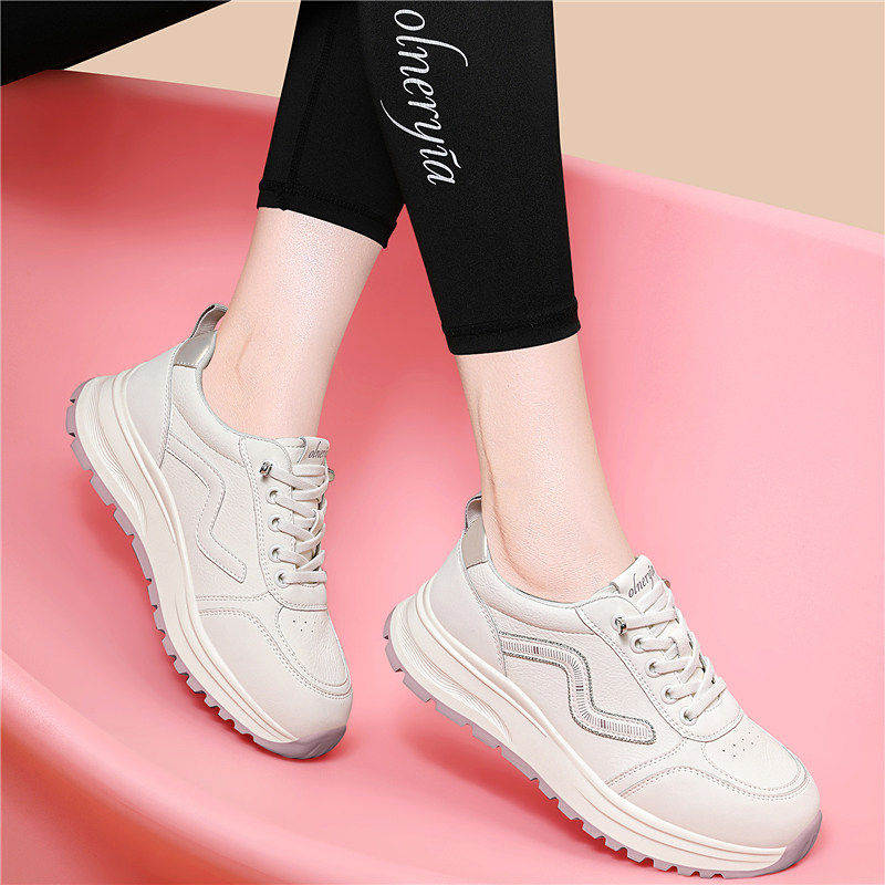 品牌鞋子女2026新款爆款春秋小白鞋厚底软底轻便旅游运动休闲板鞋