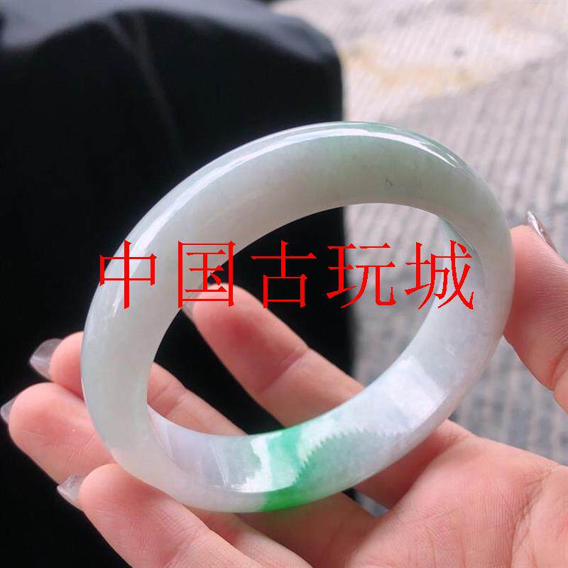 白底飘阳绿翡翠色冰糯种春彩手镯