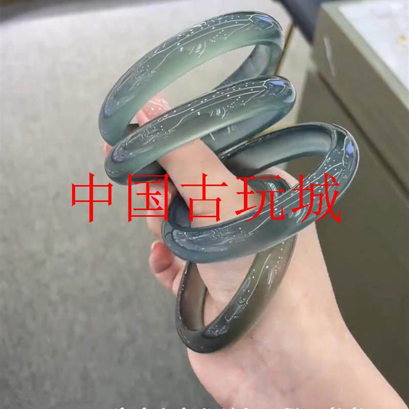精品冰种库里蓝玛瑙手镯玉髓蓝底