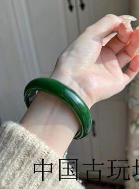 新疆菠菜绿和田玉手镯碧玉青海料晴水扁条玉镯子年轻款少女贵妃镯
