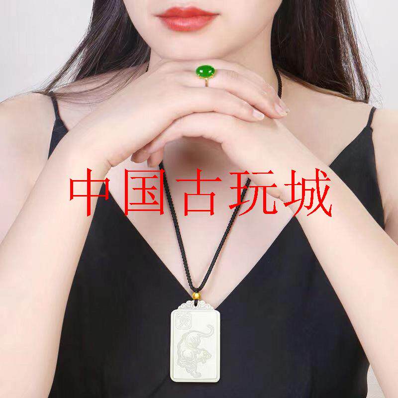 新疆双面雕刻青白色和田玉十二生肖守护神男女款玉坠挂件玉佩玉石