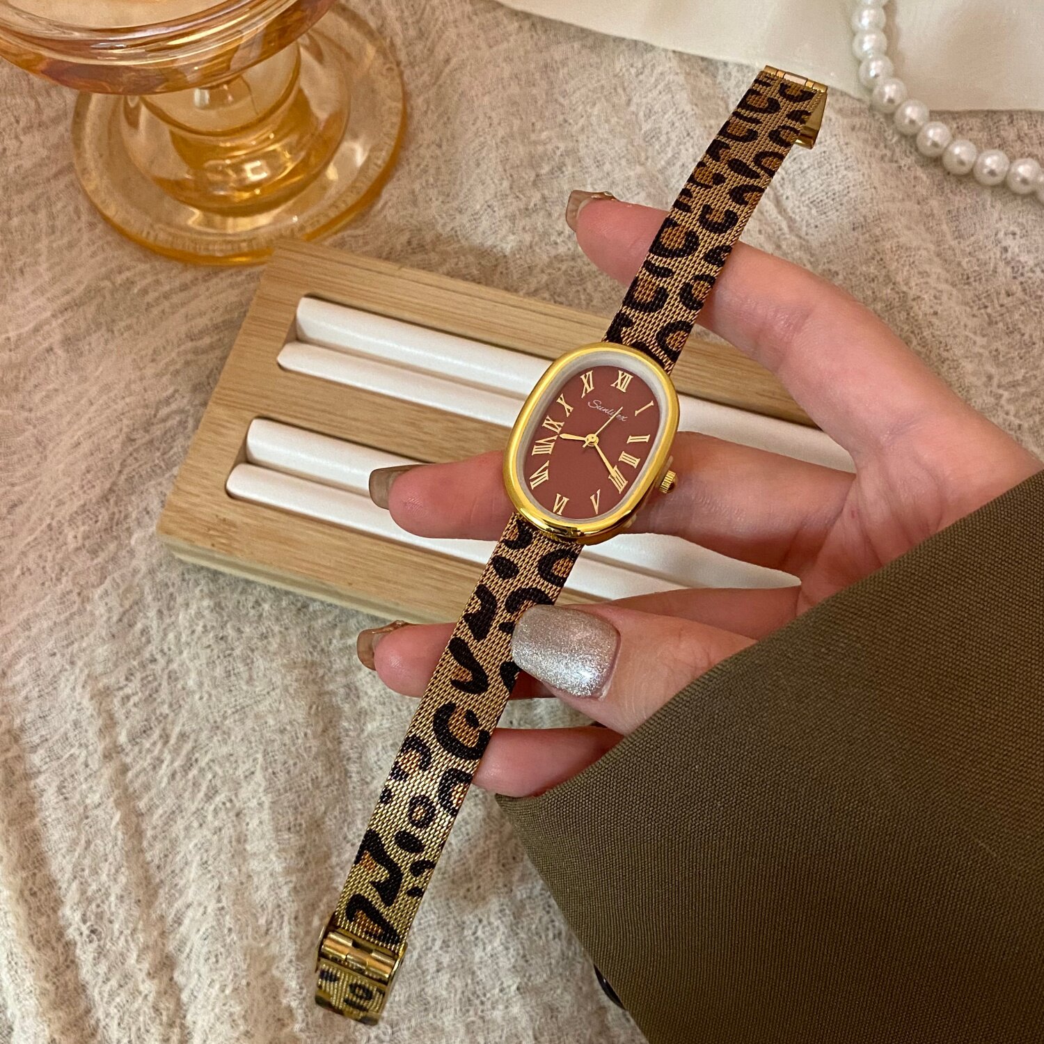 个性豹纹网眼钢带女式石英手表
