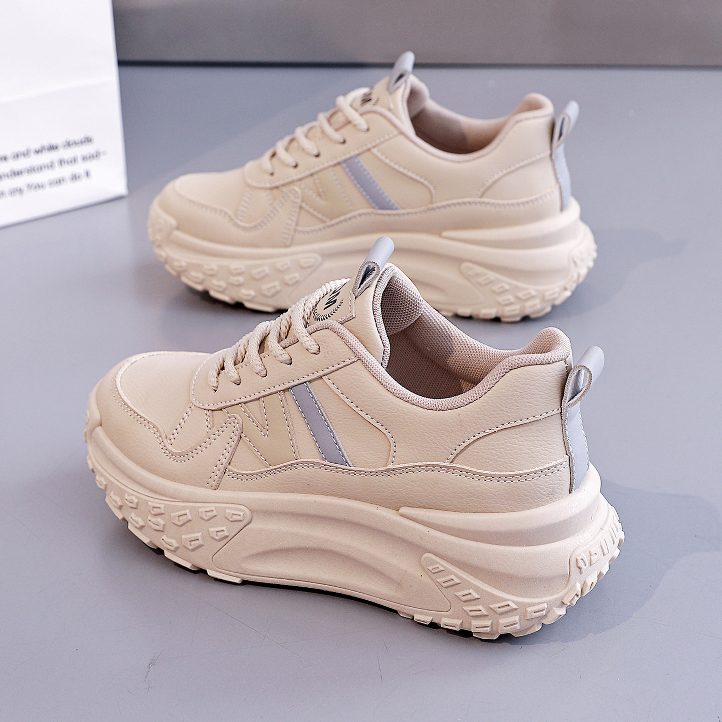 2025秋冬季新款百搭休闲厚底小白鞋女鞋爆款运动老爹板鞋子ins潮,女鞋,时尚休闲鞋,淘宝优惠券,粉丝福利购,淘宝优惠卷