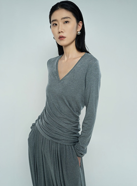 RUNERUHE胶囊系列独立设计师品牌设计师款宽松休闲弧形V领上衣