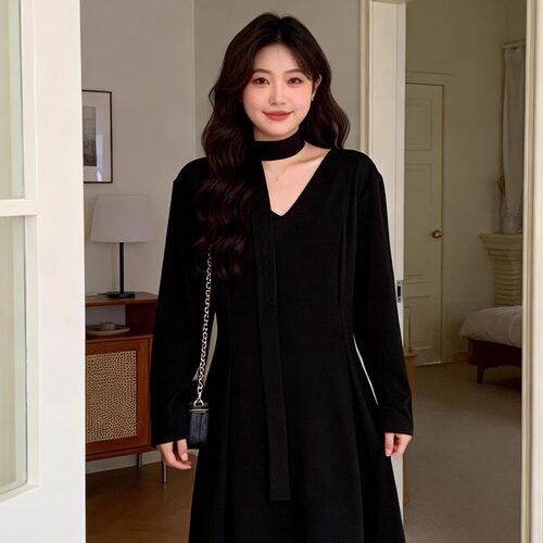 大码赫本风黑色连衣裙女春小个子