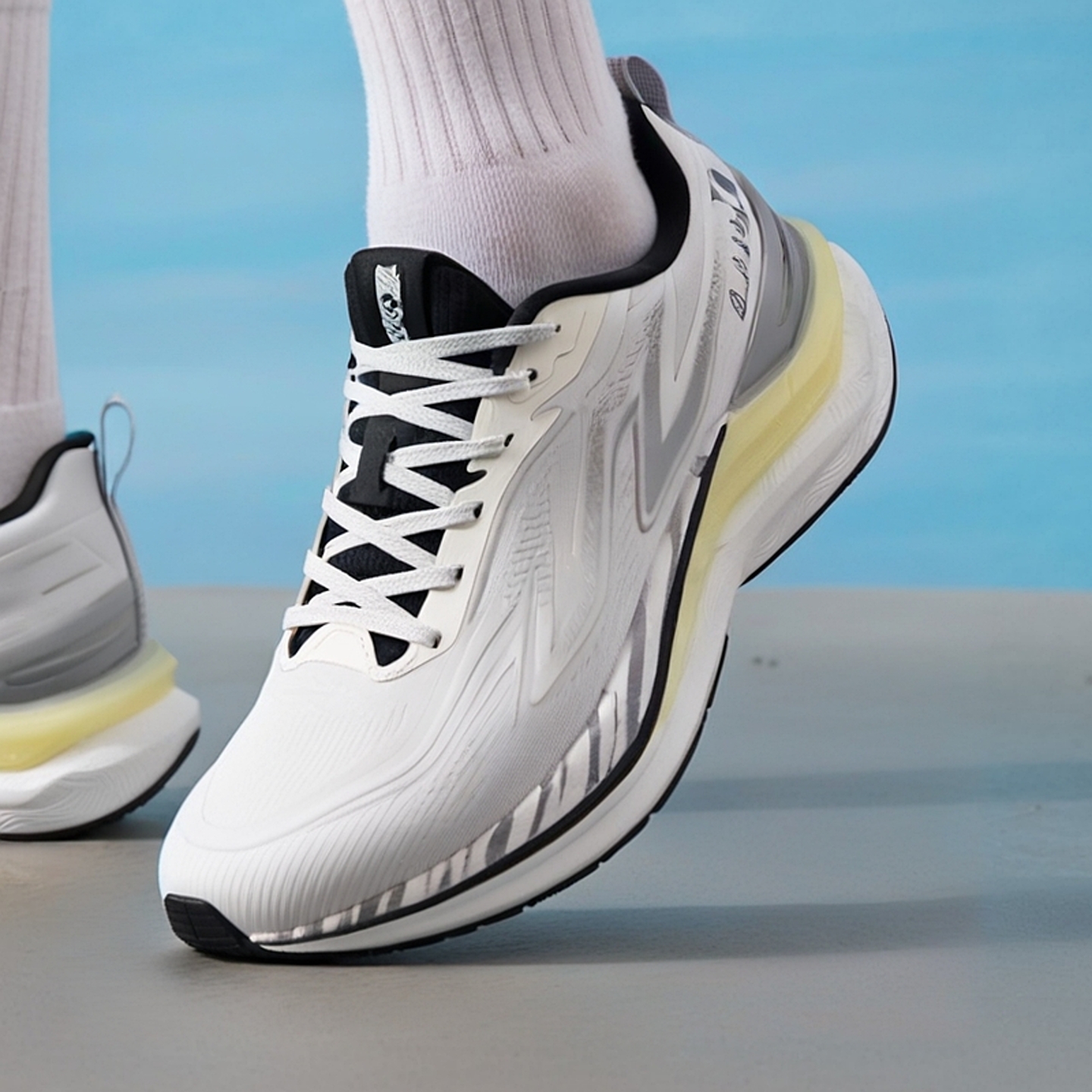 特步跑步鞋男款2025春季新款专业竞速减震软底运动鞋透气网面百搭