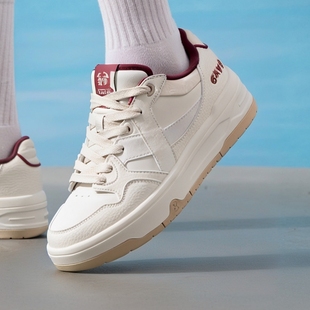 男鞋 革面轻便运动休闲鞋 冬季 复古厚底休闲鞋 新款 特步maxx2板鞋