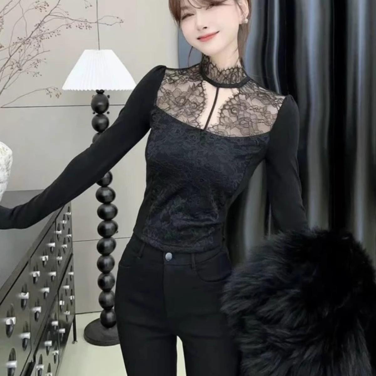 卡卡女装官方旗舰店正品韩版修身挂脖镂空蕾丝拼接上衣百搭打底衫